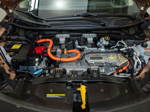 Certified 2025 Nissan Ariya Platinum image 21