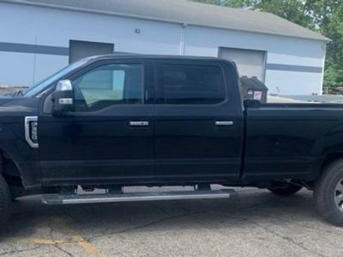 Used 2019 Ford F350 Lariat w/ Lariat Ultimate Package AWD/4WD image 2