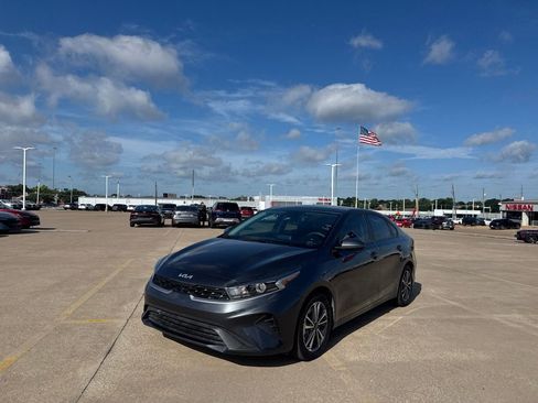 Used 2023 Kia Forte LXS FWD image 7