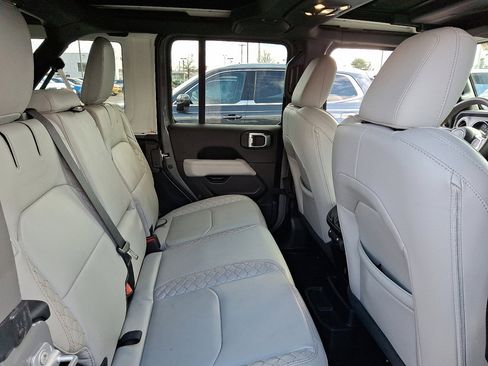 Used 2023 Jeep Wrangler Unlimited Sahara image 15