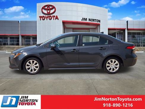 Used 2025 Toyota Corolla LE FWD image 4