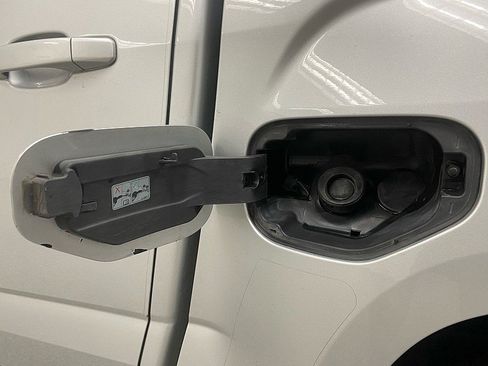 Used 2019 GMC Canyon SLE w/ Driver Alert Package image 26