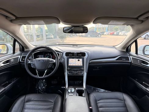 Used 2018 Ford Fusion SE w/ Equipment Group 602A FWD image 21