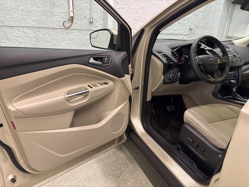 Used 2017 Ford Escape SE image 12