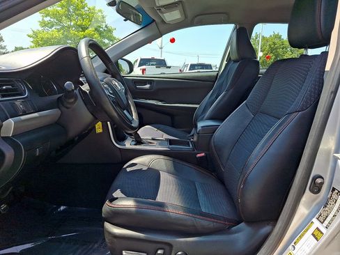 Used 2015 Toyota Camry SE FWD image 13