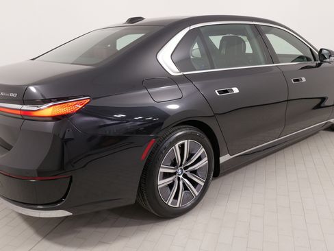 Used 2024 BMW i7 xDrive60 w/ Executive Package image 9