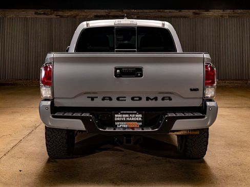 Used 2021 Toyota Tacoma TRD Sport w/ Technology Package image 7