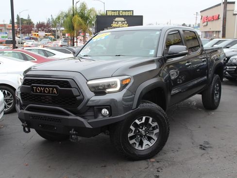 Used 2018 Toyota Tacoma TRD Off-Road image 45