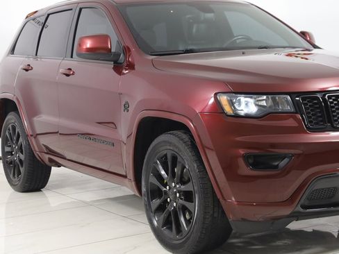 Used 2017 Jeep Grand Cherokee Altitude image 36