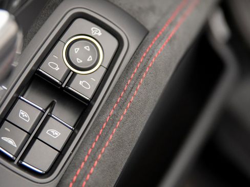 Used 2015 Porsche 911 Cabriolet image 18