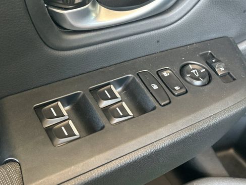 Used 2025 Honda Pilot Sport image 12