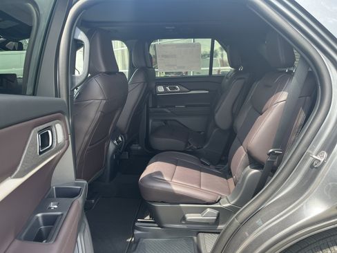 New 2026 Ford Explorer Platinum RWD image 12