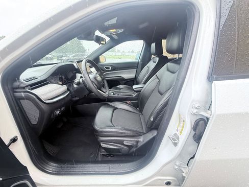 Used 2024 Jeep Compass Latitude AWD/4WD image 8