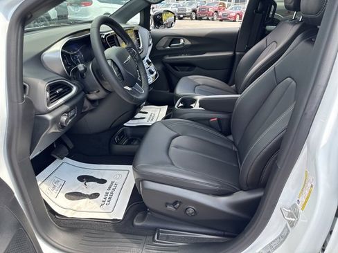 New 2026 Chrysler Voyager LX image 16