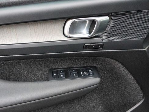 Certified 2025 Volvo XC40 B5 Core w/ Protection Package Premier image 29