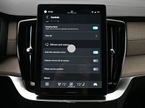 New 2026 Volvo XC90 B6 Plus w/ Protection Package Premier image 18