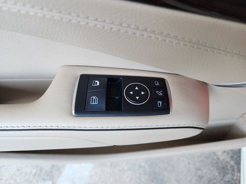 Used 2016 Mercedes-Benz SL 550 w/ Driver Assistance Package image 34