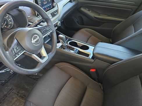 Used 2024 Nissan Altima 2.5 SV FWD image 10