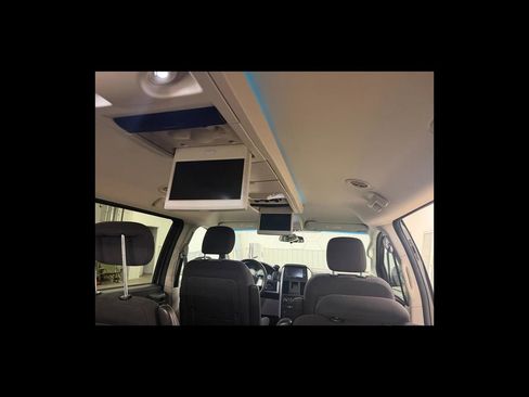 Used 2010 Dodge Grand Caravan SXT w/ Entertainment Group 2 FWD image 27