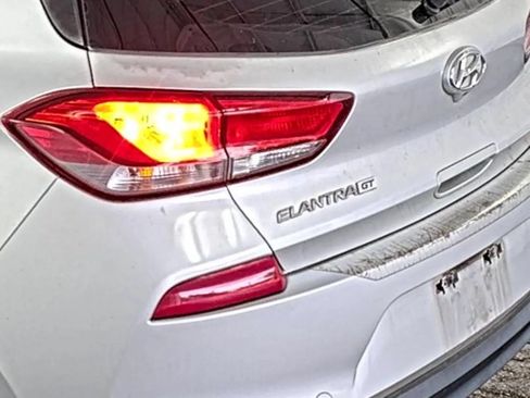 Used 2018 Hyundai Elantra GT w/ Style Package 02 FWD image 11