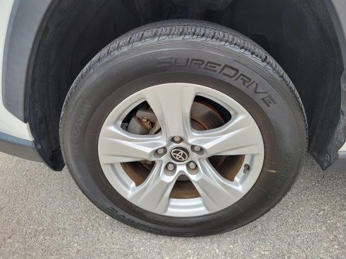 Used 2021 Toyota RAV4 XLE image 16