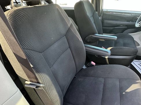 Used 2020 Dodge Grand Caravan SE w/ UConnect Hands-Free Group image 17