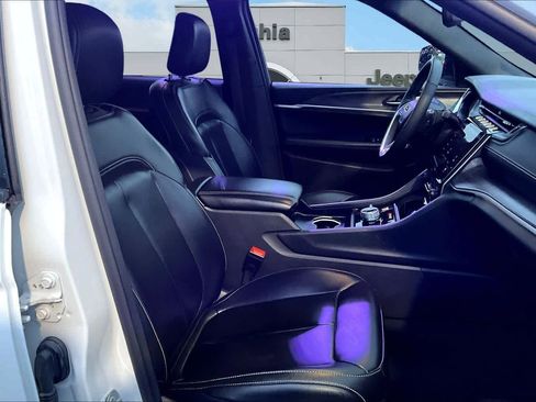 Used 2024 Jeep Grand Cherokee Limited image 14