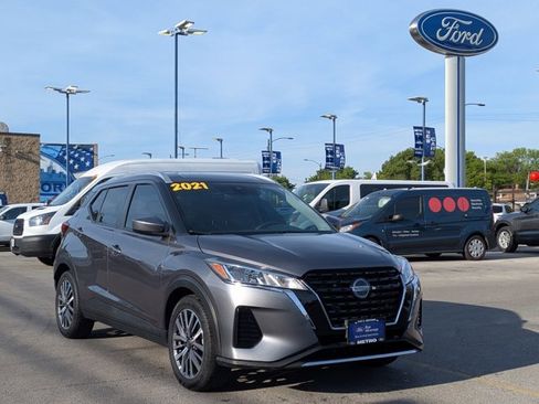 Used 2021 Nissan Kicks SV FWD image 2