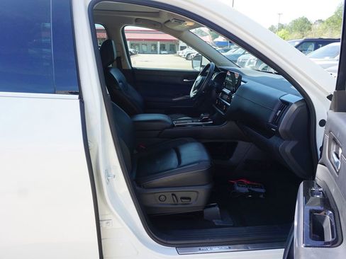 Used 2023 Nissan Pathfinder SL w/ SL Premium Package image 19