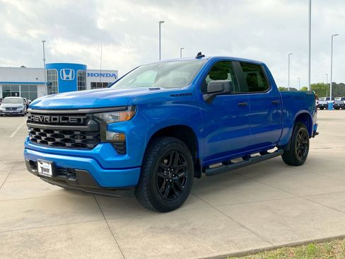 Used 2025 Chevrolet Silverado 1500 Custom w/ Turbomax Blackout Package image 3