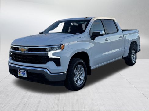 Used 2025 Chevrolet Silverado 1500 LT image 3