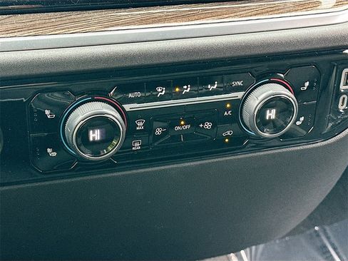 Used 2023 Chevrolet Silverado 1500 LT image 16