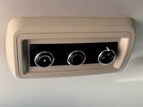 Used 2019 Dodge Journey SE FWD image 9