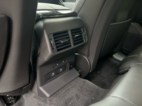 Used 2025 Land Rover Range Rover Velar Dynamic SE image 17