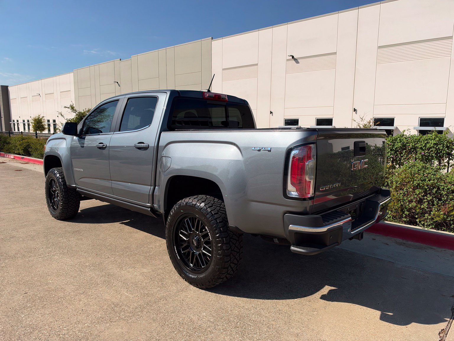 Used 2020 GMC Canyon SLE w/ Driver Alert Package AWD/4WD image 5