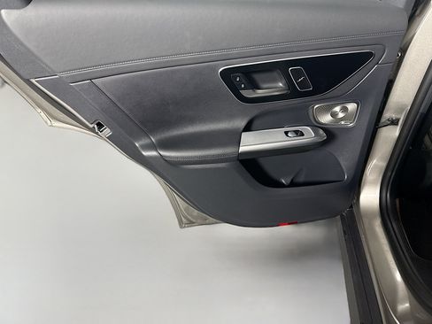 Used 2024 Mercedes-Benz GLC 300 4MATIC image 26