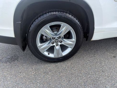 Used 2018 Toyota Highlander Limited FWD image 35