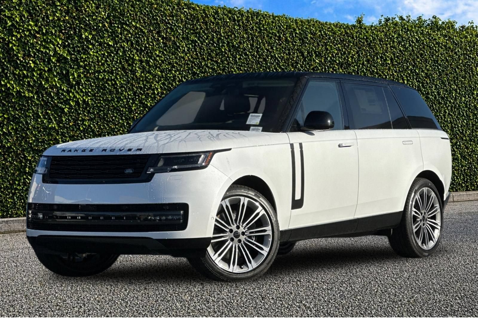 New 2026 Land Rover Range Rover Long Wheelbase SE AWD/4WD image 2