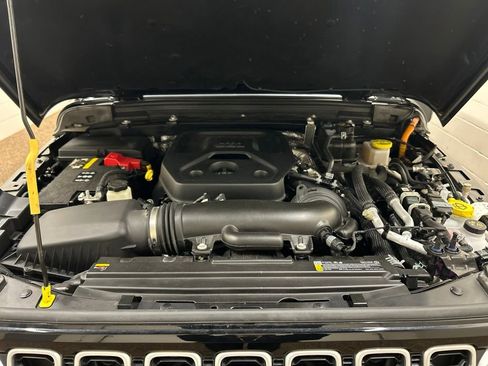 Used 2025 Jeep Wrangler Unlimited Sahara AWD/4WD image 25