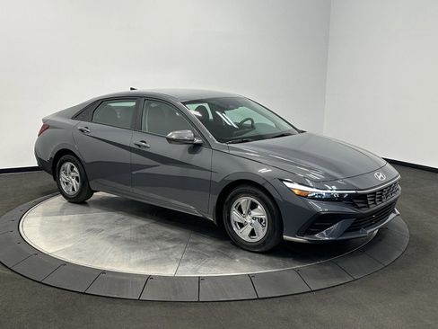 Certified 2026 Hyundai Elantra SE FWD image 2