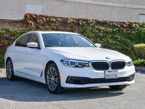 Used 2019 BMW 530e w/ Convenience Package image 3