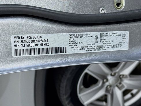 Used 2022 Jeep Compass Latitude FWD image 31