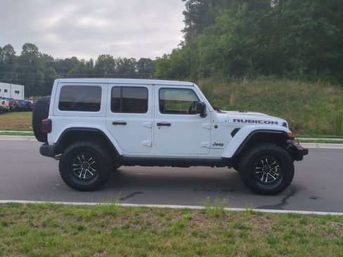 Used 2025 Jeep Wrangler Unlimited Rubicon AWD/4WD image 14