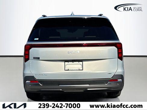 Certified 2025 Kia Carnival SX image 4