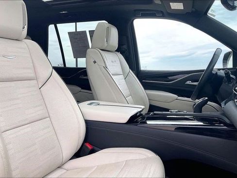 Used 2024 Cadillac Escalade Sport image 7