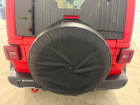 Used 2022 Jeep Wrangler Rubicon w/ Cold Weather Group AWD/4WD image 15