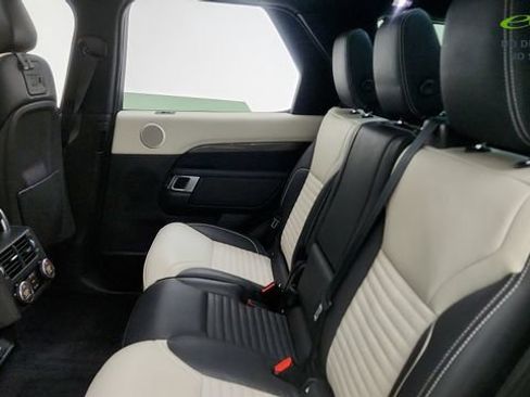 Used 2023 Land Rover Discovery Metropolitan Edition AWD/4WD image 43