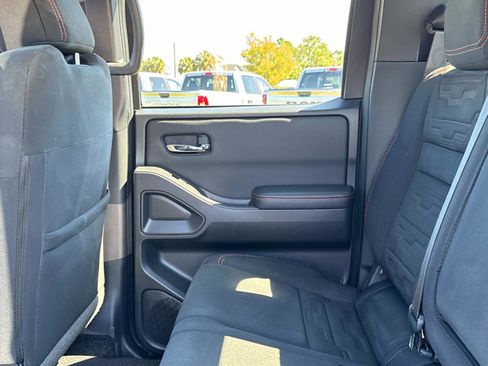 Used 2023 Nissan Frontier PRO-4X w/ Technology Package AWD/4WD image 15