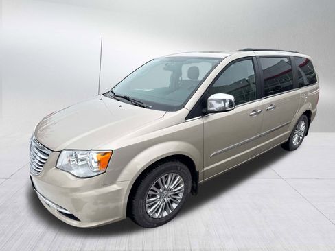 Used 2015 Chrysler Town & Country Touring-L w/ Driver Convenience Group image 7