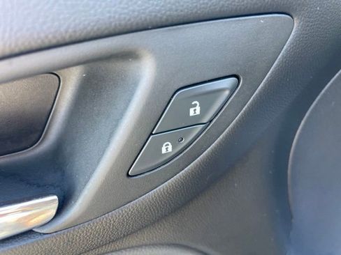 Used 2024 Chevrolet Equinox LT w/ LPO, Floor Liner Package FWD image 12